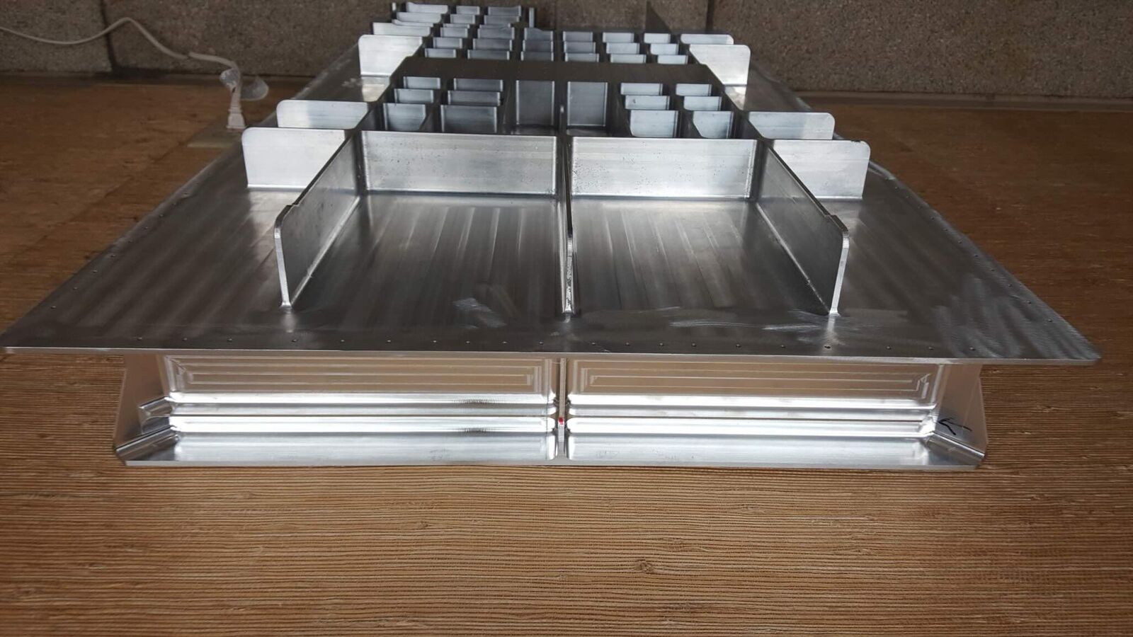Pocketed aluminum box with divided compartments